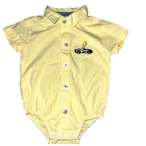 NWOT infant boy  yellow seersucker onesie with auto motif